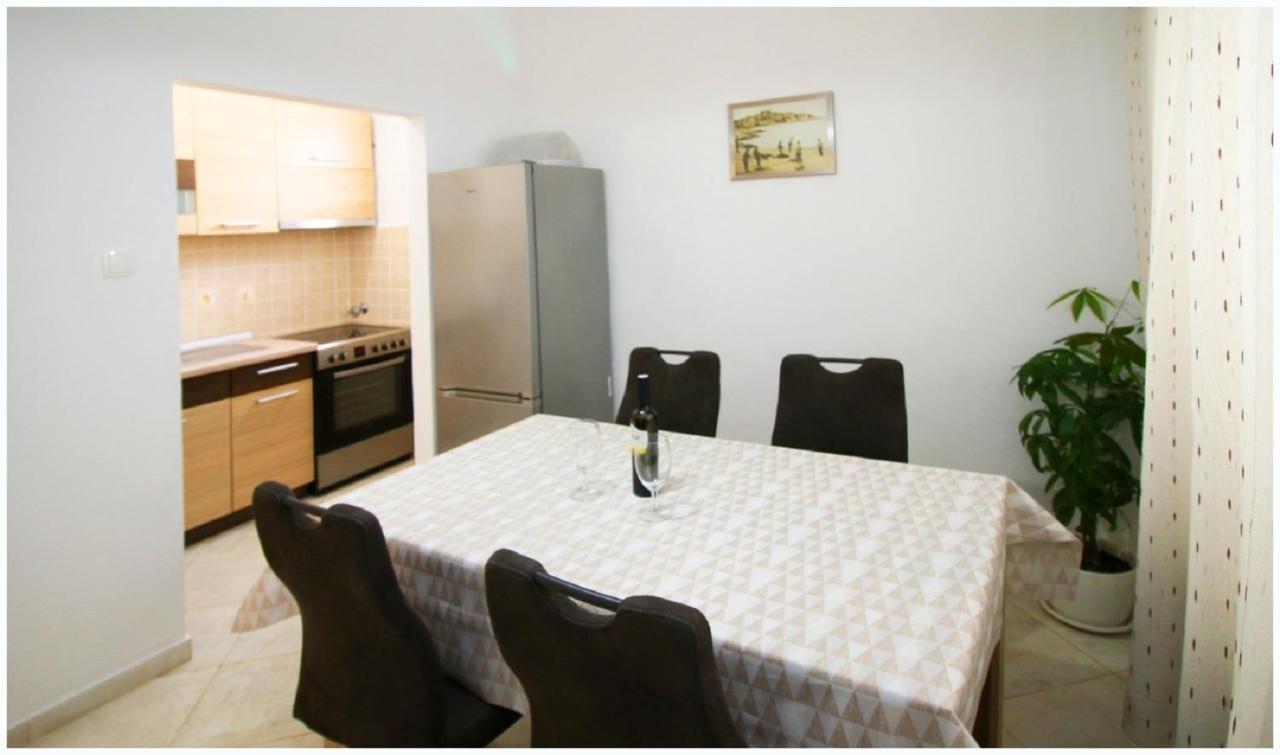 Apartments And Rooms Mirja-Parking Primosten Luaran gambar