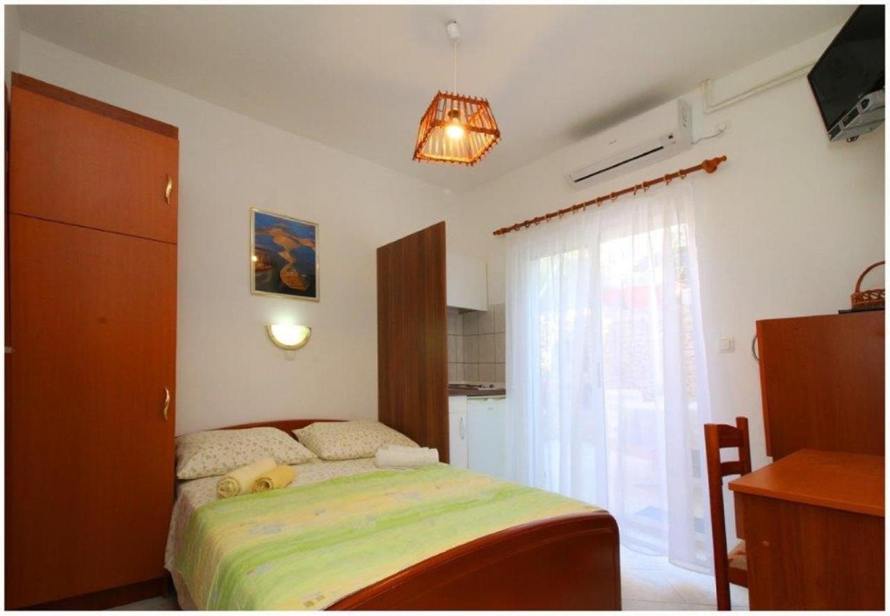 Apartments And Rooms Mirja-Parking Primosten Luaran gambar