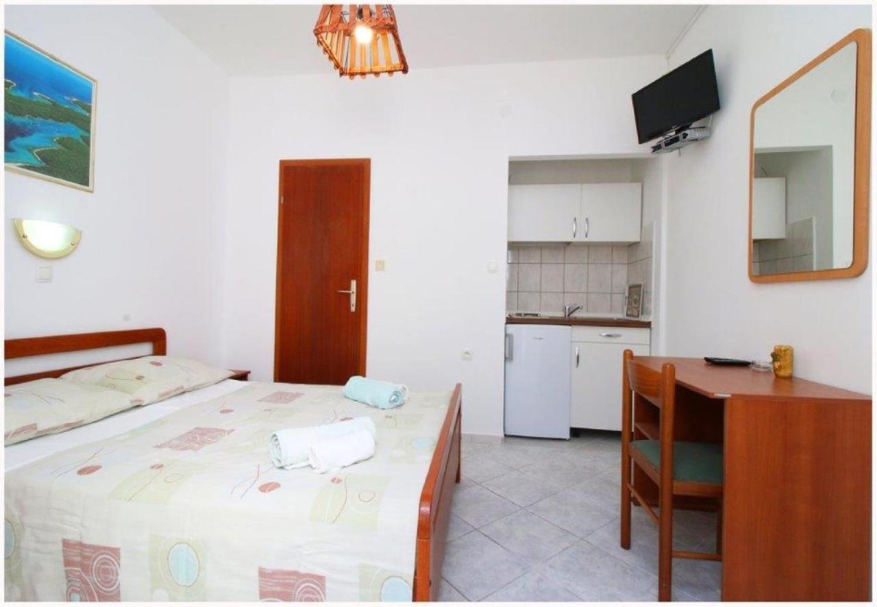 Apartments And Rooms Mirja-Parking Primosten Luaran gambar